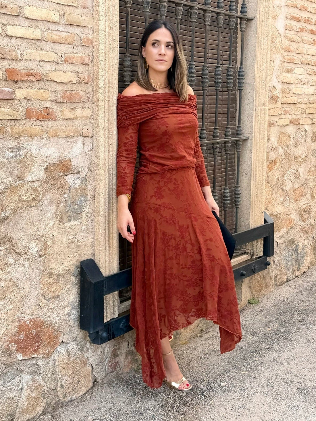 Conjunto de top de manga larga y falda asimétrica en tono teja — 1