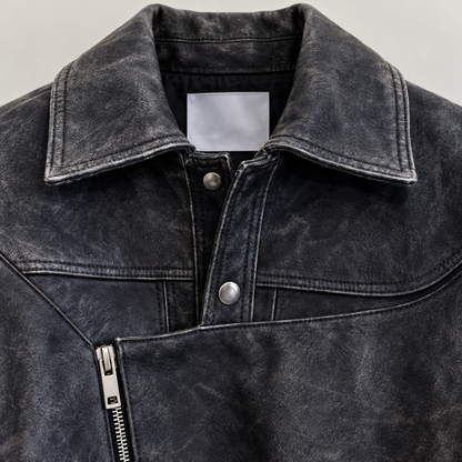 Detalle del cuello y cierres de una chaqueta, sin unidades adicionales.